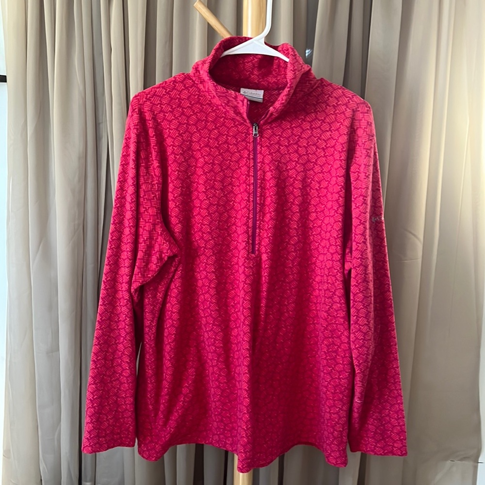 Columbia half zip pretty pink pattern. Size 1X super soft! $20